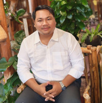 អ្នកស្រី​ហ៊ុយ​ ដាណែត