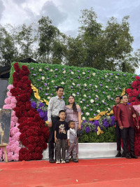 ពិសុទ្ធ លក់ទូរស័ព្ទដៃទំនើប