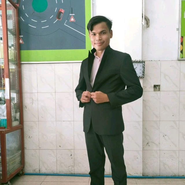 សុីណា បើកបរ