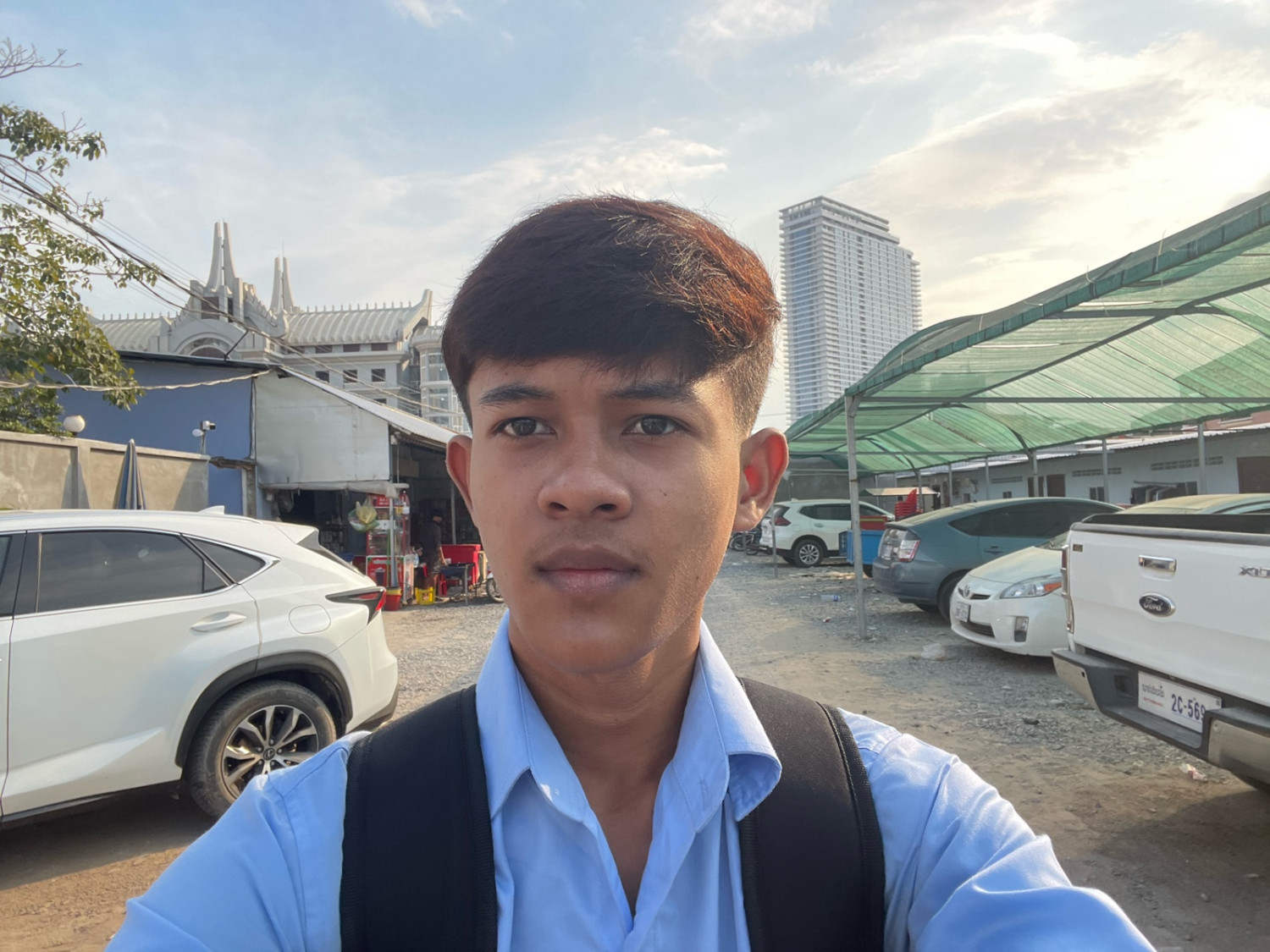 រ៉ូន សៀវហេង