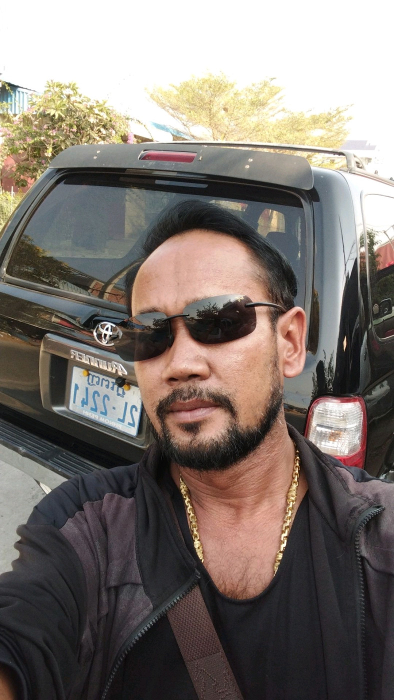 សារ៉ុម រាជសីហ៍ លក់រថយន្តគ្រប់ប្រភេទ