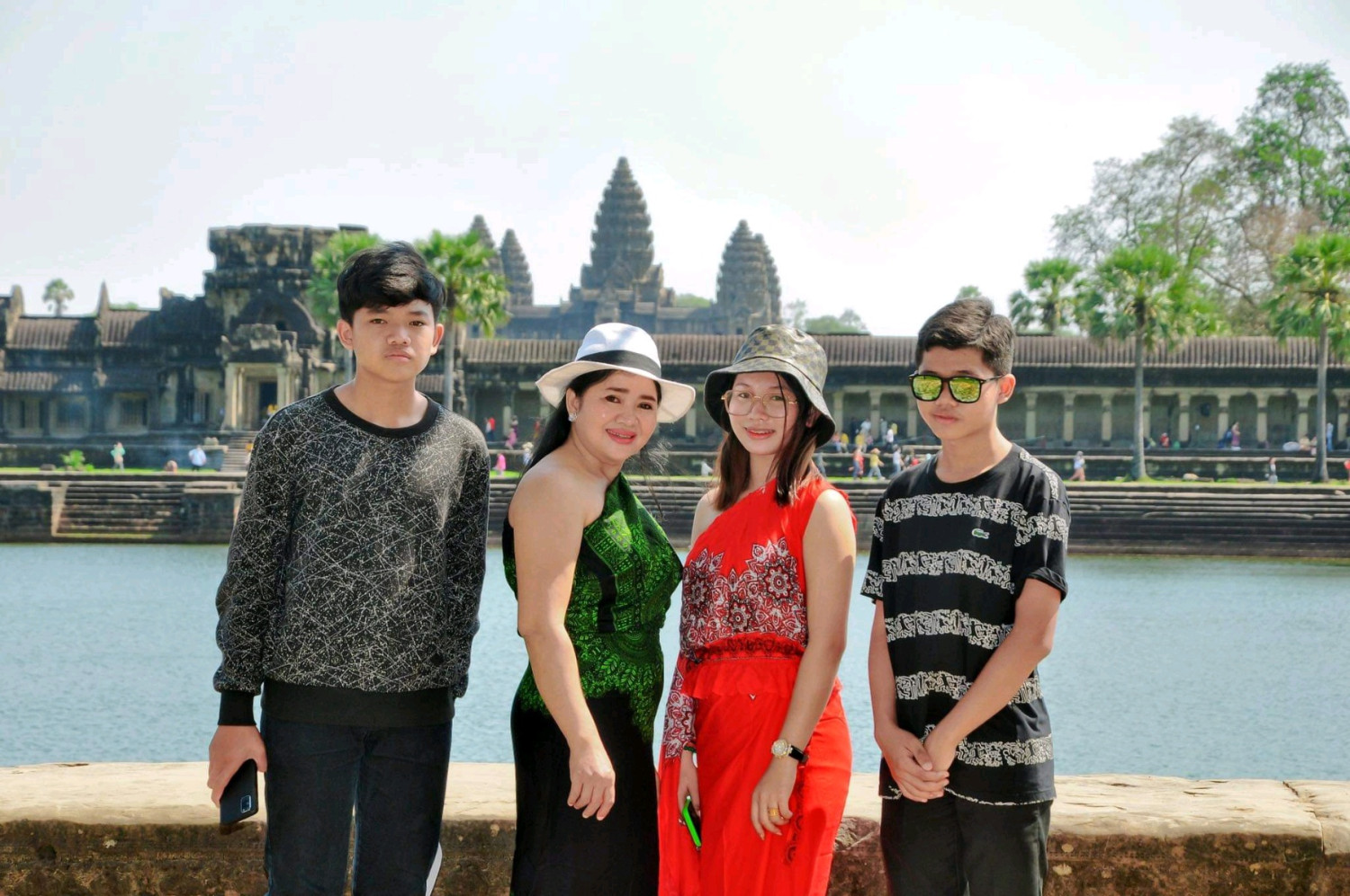 កូនទាំង បី