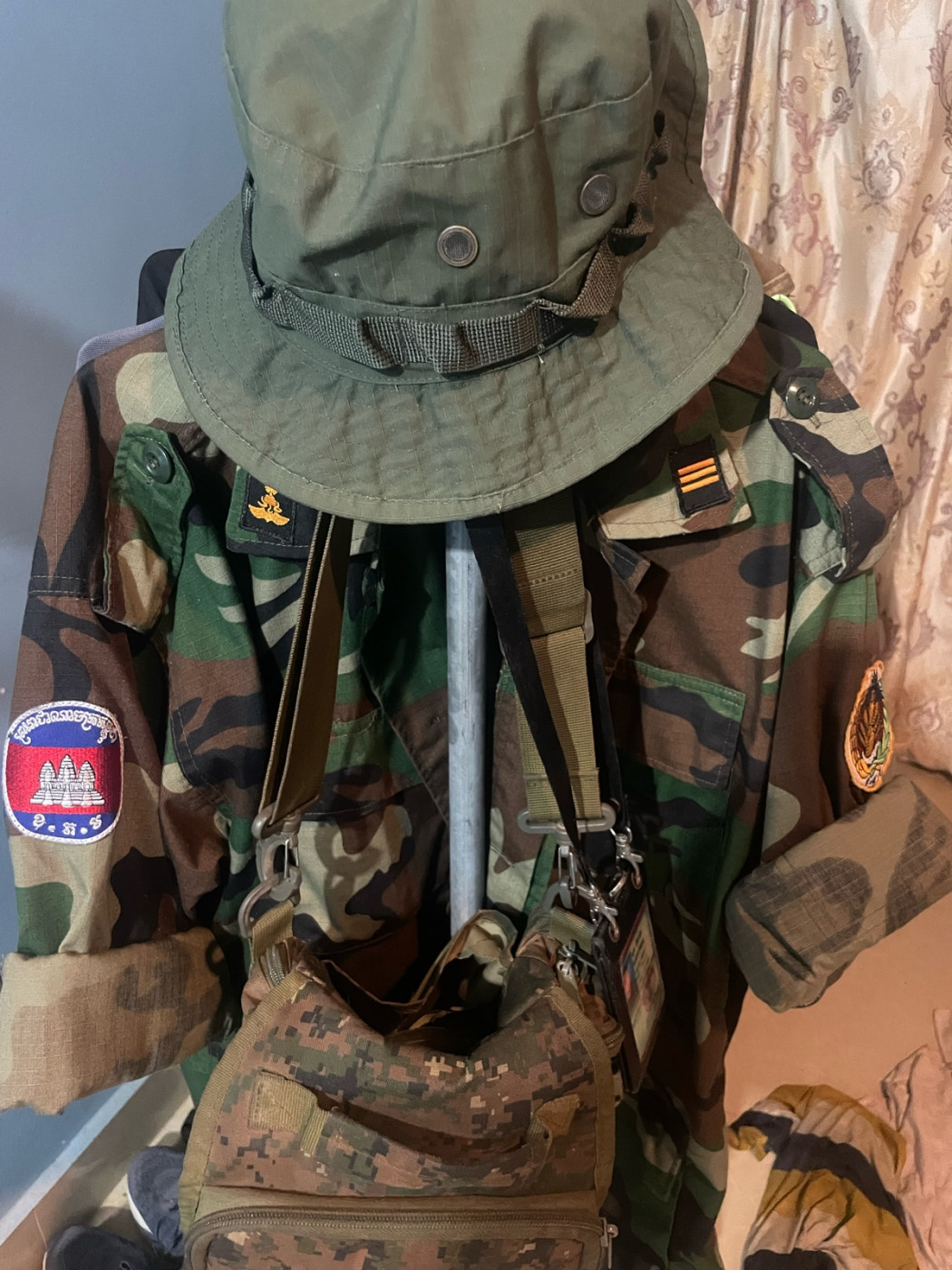 អនុសេនីយ៍ឯក អនុសេនីយ៍ឯក