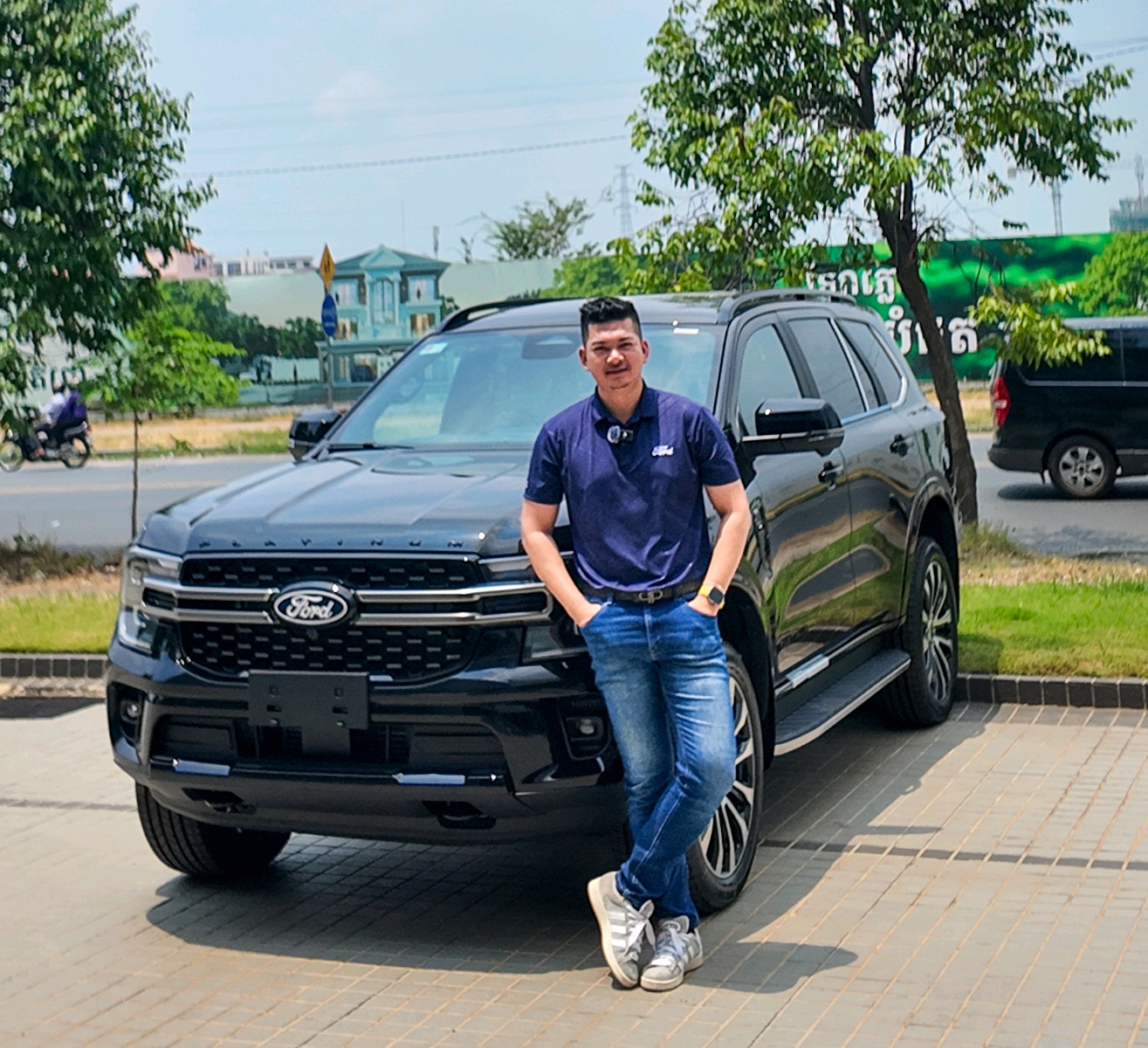 Sok chanraksmey ផ្នែកលក់នឹងបង់រំលោះរថយន្តហ្វដ