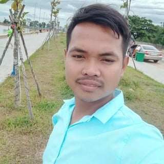 ប៉ា លី