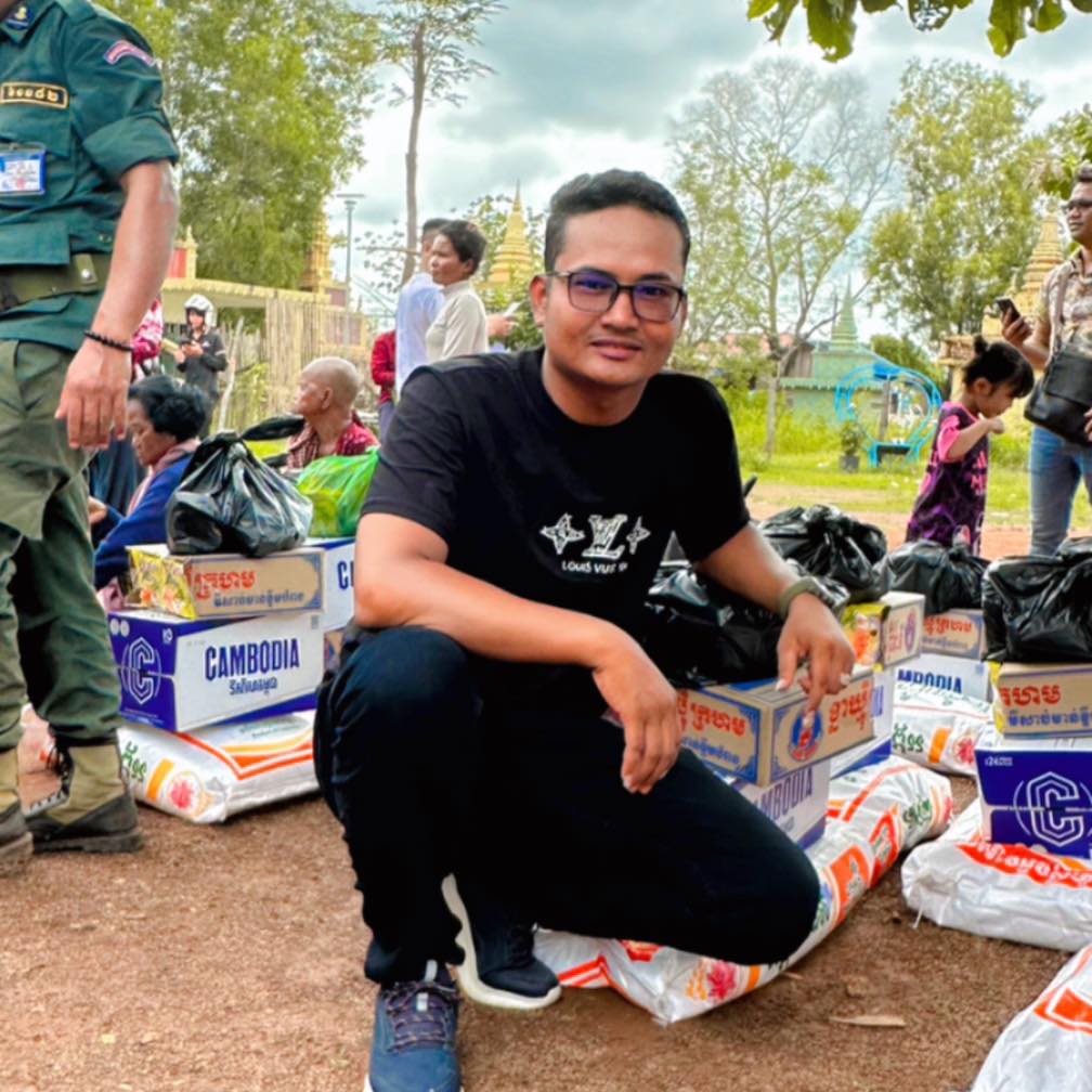 អ្នក មើល
