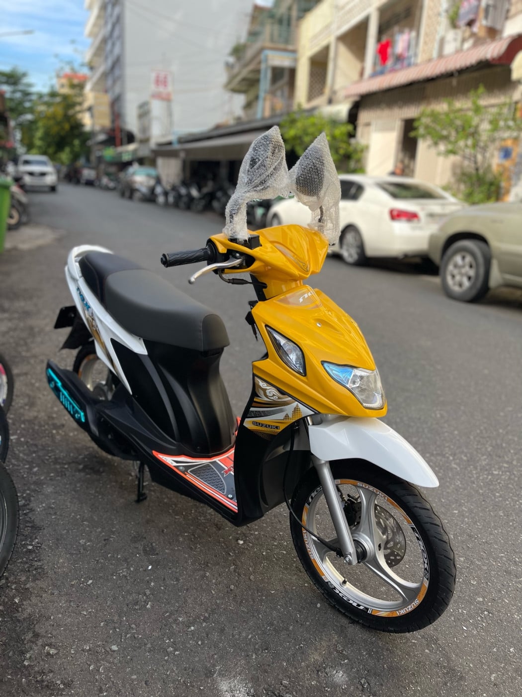 នី វណ្ណា មានលក់ម៉ូតូគ្រប់ប្រភេទ
