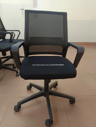 Office chairs for sale in excellent condition.