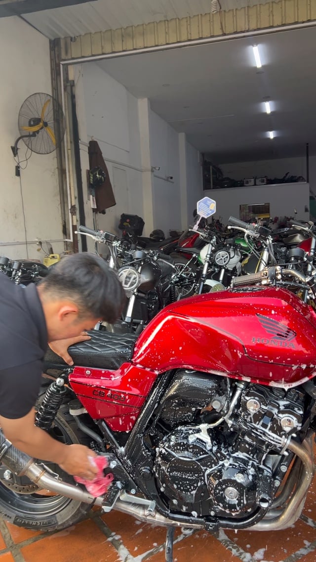 HondaCB400 ឆ្នាំ2009 ប្រើប៊ិច មួយទឹកស្លាកលេខ