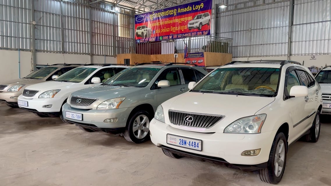 ឡានលក់LEXUS RX330 មានពាក់កណ្ដាល full និង full option ពេញ សុទ្ធតែ ប៉ុង1 ទាំងអស់ មានពណ៌ស និង ផ្សែងបារី