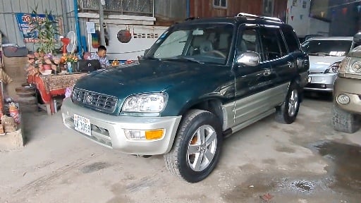 ​លក់ឡានធូរថ្លៃToyota RAV4 L ឆ្នាំ2000 ពណ៍ប៉ៃតងចាស់ប៉ុង1