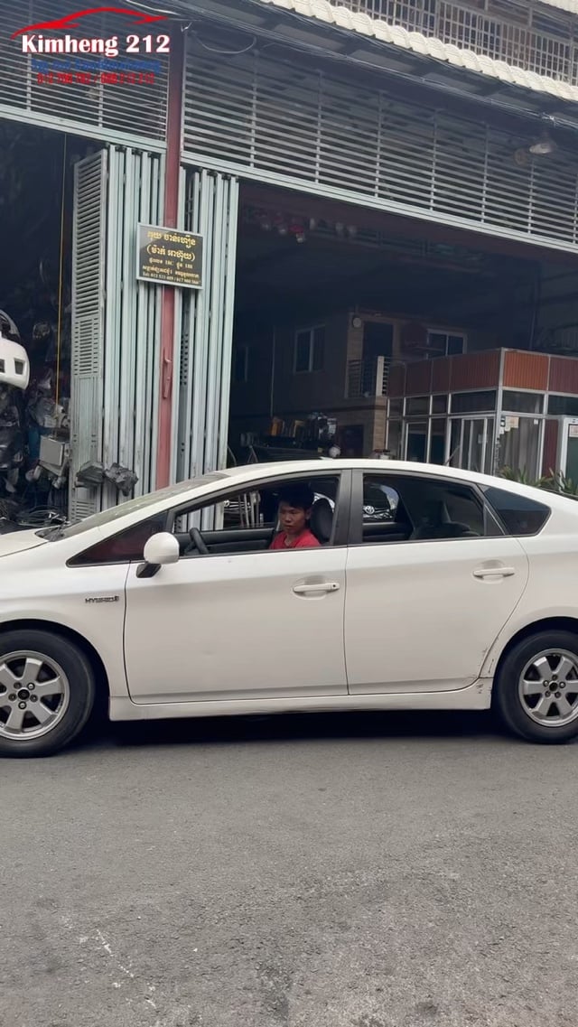 Prius 2012 option 2 15+អត់ច្រេះ
