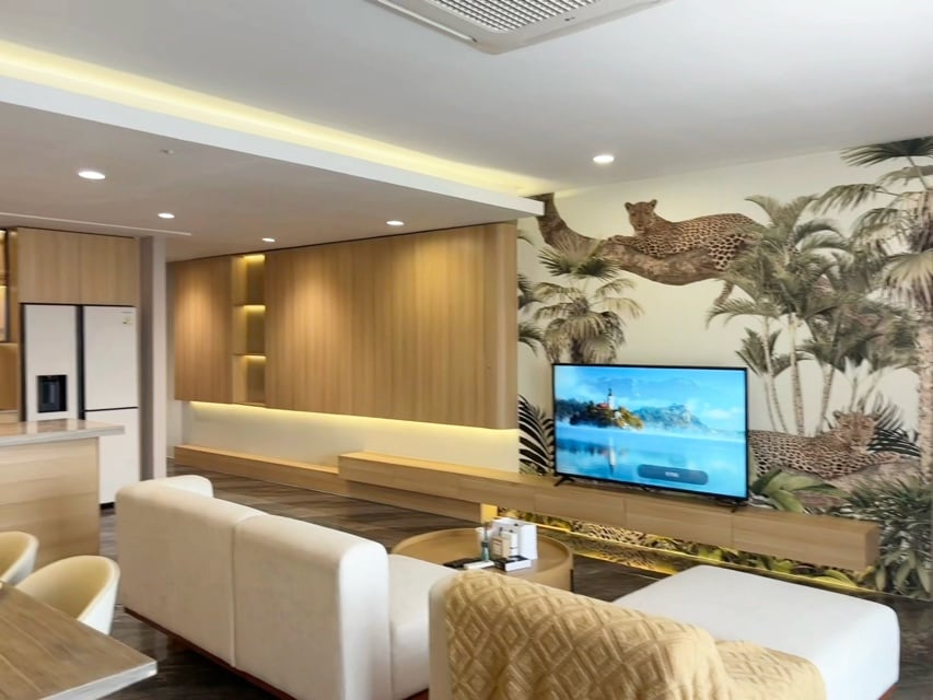 Daily and monthly rent 5Bedroom Penthouse in Penh Penh